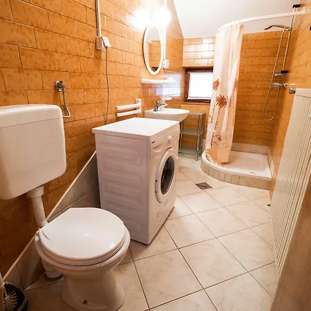 Farm Zagar Casa de hóspedes 2*